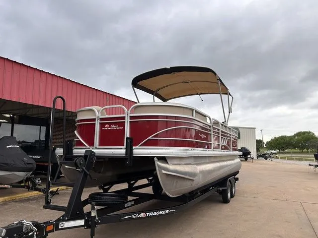 Slide: The Image of Sun Tracker Party Barge 22 DLX 2023 - 10