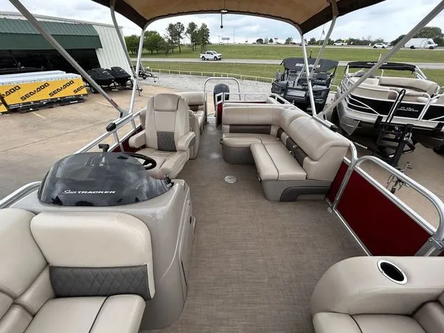 Slide: The Image of Sun Tracker Party Barge 22 DLX 2023 - 14