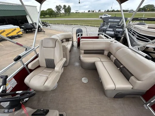 Slide: The Image of Sun Tracker Party Barge 22 DLX 2023 - 15