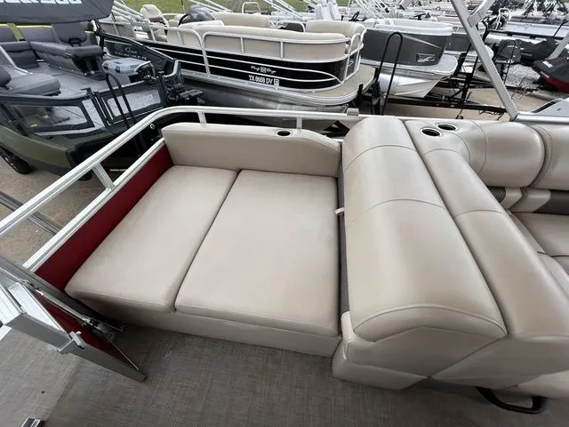 Slide: The Image of Sun Tracker Party Barge 22 DLX 2023 - 17