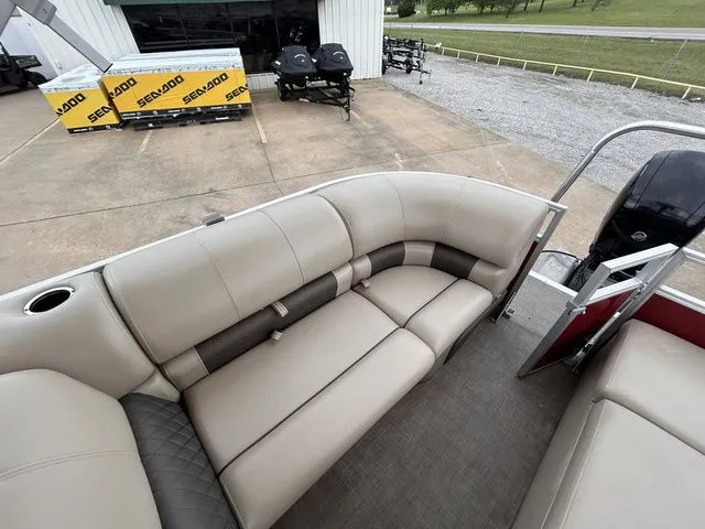 Slide: The Image of Sun Tracker Party Barge 22 DLX 2023 - 18