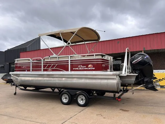 Slide: The Image of Sun Tracker Party Barge 22 DLX 2023 - 9