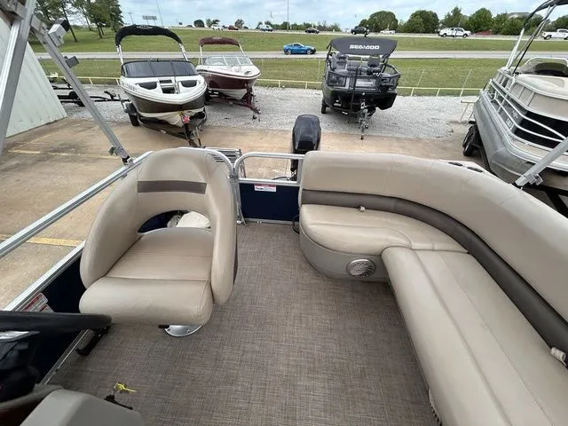 Slide: The Image of Sun Tracker Bass Buggy 16 XL Select 2023 - 12