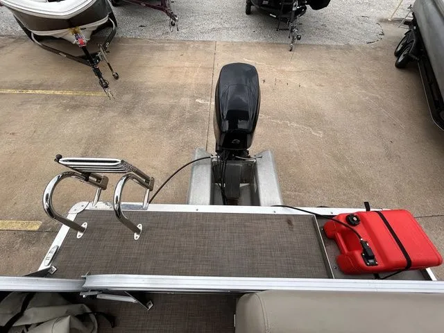 Slide: The Image of Sun Tracker Bass Buggy 16 XL Select 2023 - 13