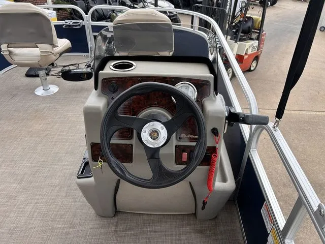 Slide: The Image of Sun Tracker Bass Buggy 16 XL Select 2023 - 15