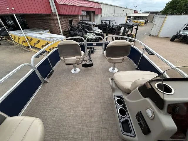 Slide: The Image of Sun Tracker Bass Buggy 16 XL Select 2023 - 16