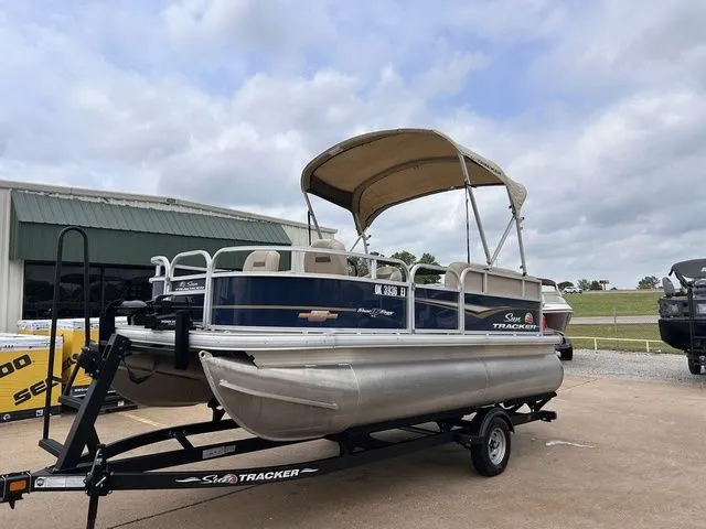 Slide: The Image of Sun Tracker Bass Buggy 16 XL Select 2023 - 9