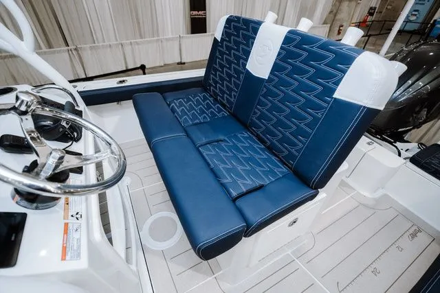 Slide: The Image of Parker Marine 230 Coastal Elite 2026 - 15