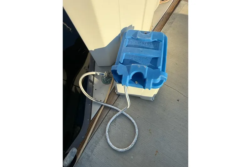 Slide: The Image of Blue Sea Systems electrical box on Maxum 3700 SCR boat, 1998 model, dockside view. - 29