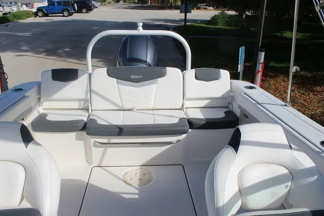 Slide: The Image of Robalo R207 Dual Console 2023 - 21