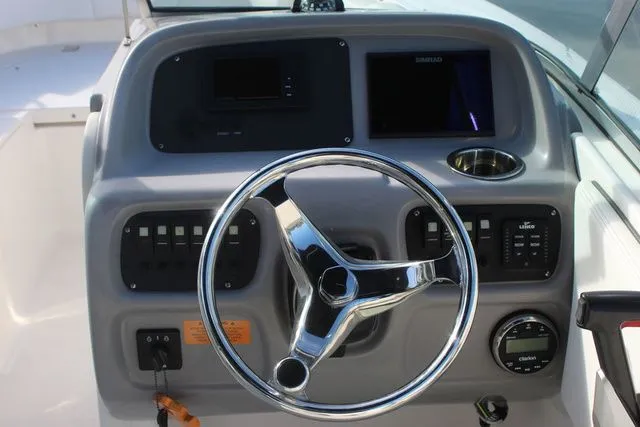 Slide: The Image of Robalo R207 Dual Console 2023 - 23