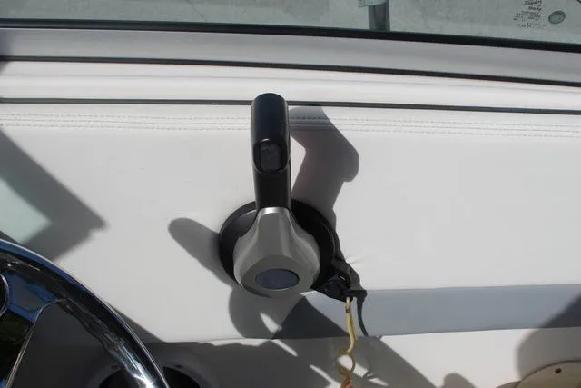 Slide: The Image of Robalo R207 Dual Console 2023 - 30