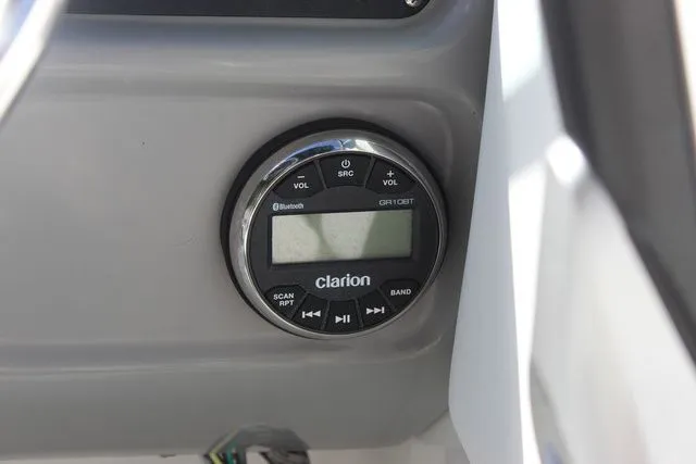 Slide: The Image of Robalo R207 Dual Console 2023 - 31