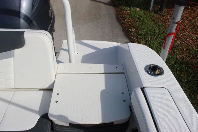 Slide: The Image of Robalo R207 Dual Console 2023 - 38