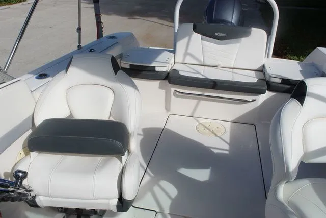 Slide: The Image of Robalo R207 Dual Console 2023 - 44