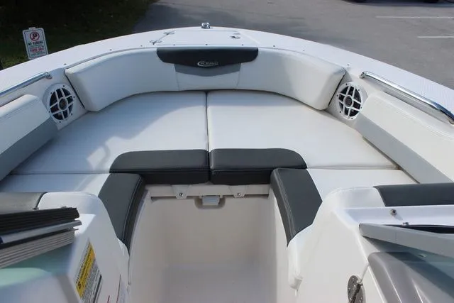 Slide: The Image of Robalo R207 Dual Console 2023 - 45