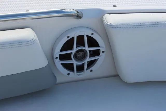 Slide: The Image of Robalo R207 Dual Console 2023 - 46