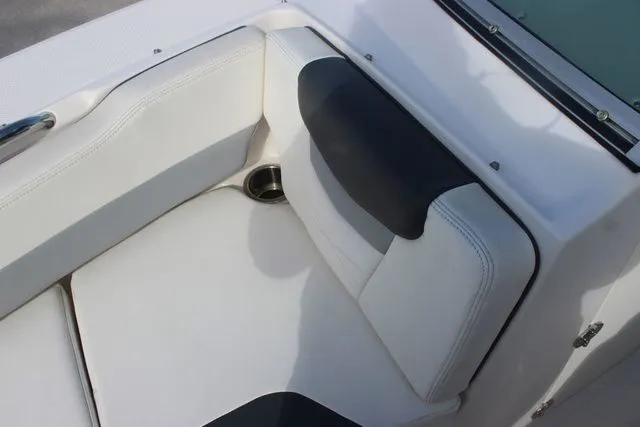 Slide: The Image of Robalo R207 Dual Console 2023 - 48