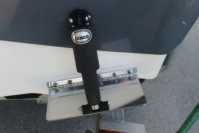 Slide: The Image of Robalo R207 Dual Console 2023 - 54