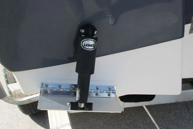 Slide: The Image of Robalo R207 Dual Console 2023 - 55