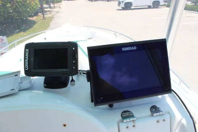 Slide: The Image of Glasstream 240 CCX 2018 with Lowrance and Simrad displays. - 21