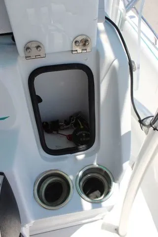 Slide: The Image of Glasstream 240 CCX 2018 boat console with storage compartment and cup holders. - 23