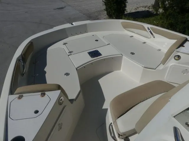 Slide: The Image of Stingray 206CC O/B 2017 - 11