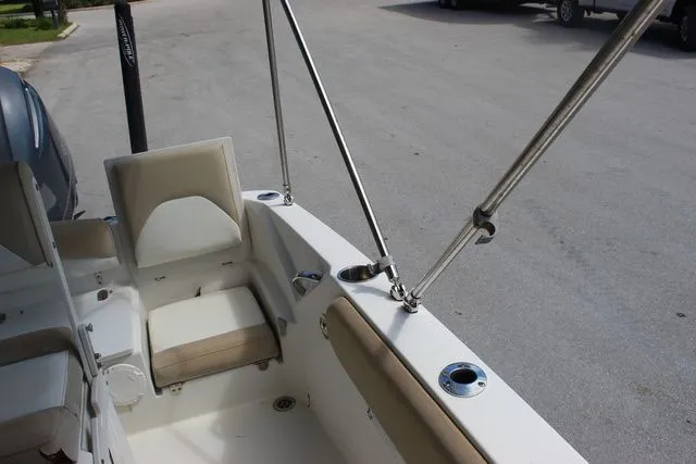 Slide: The Image of Stingray 206CC O/B 2017 - 18