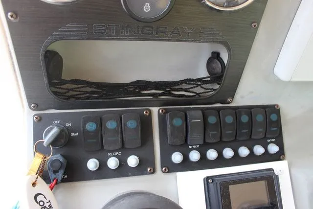 Slide: The Image of Stingray 206CC O/B 2017 - 29