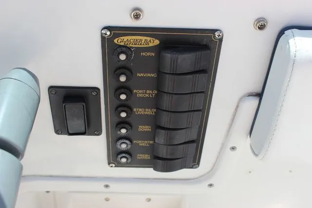 Slide: The Image of Glacier Bay 2640 Renegade 2004 - 44