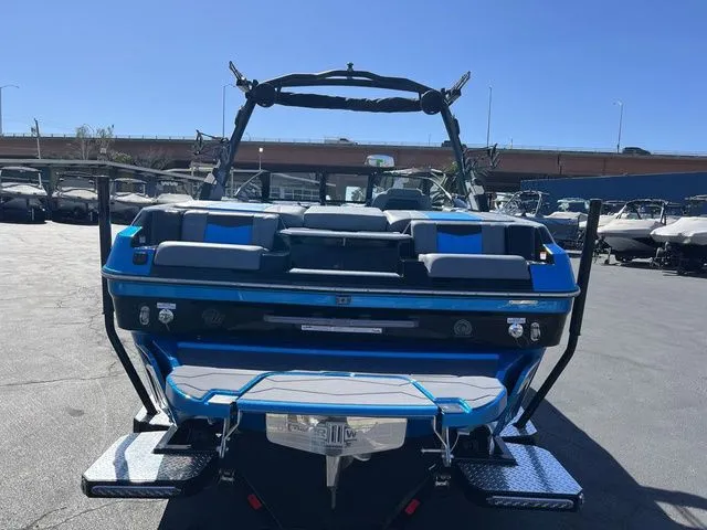 Slide: The Image of Malibu Wakesetter 22 MXZ 2026 - 5