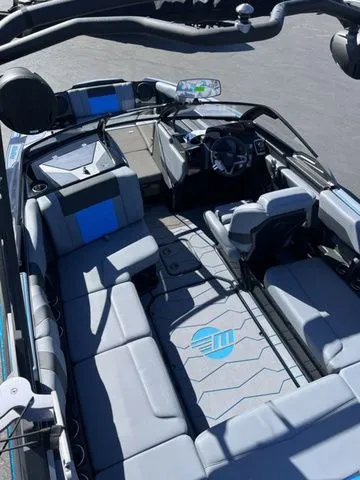 Slide: The Image of Malibu Wakesetter 22 MXZ 2026 - 8