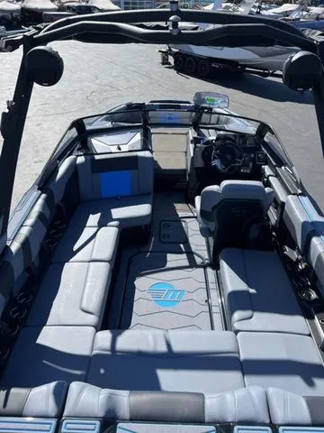 Slide: The Image of Malibu Wakesetter 22 MXZ 2026 - 9