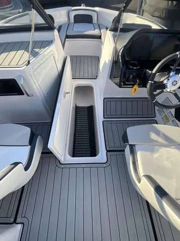 Slide: The Image of Yamaha AR195 2025 - 11