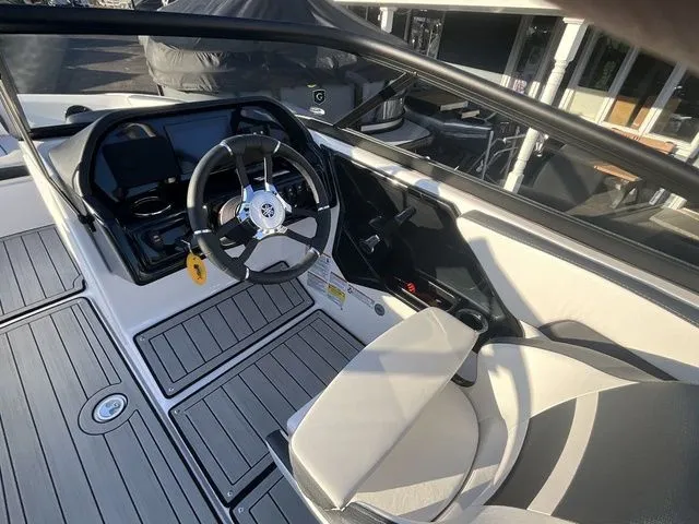 Slide: The Image of Yamaha AR195 2025 - 16