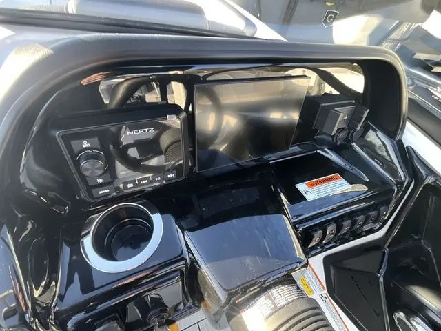 Slide: The Image of Yamaha AR195 2025 - 17