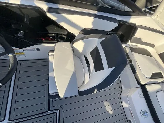 Slide: The Image of Yamaha AR195 2025 - 31