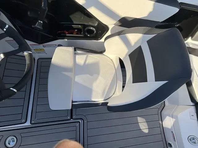 Slide: The Image of Yamaha AR195 2025 - 32