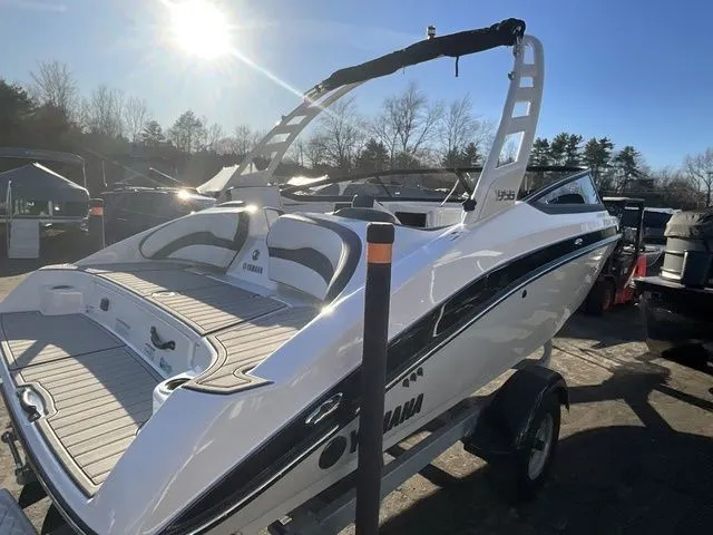 Slide: The Image of Yamaha AR195 2025 - 4