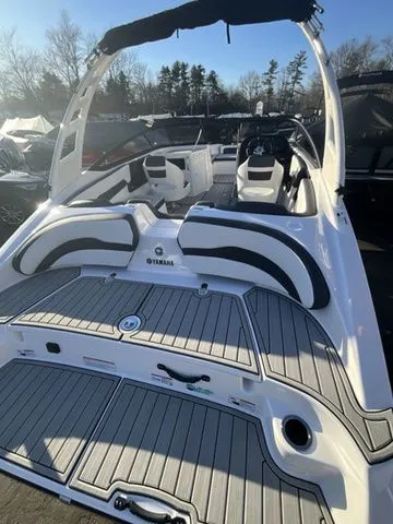 Slide: The Image of Yamaha AR195 2025 - 6