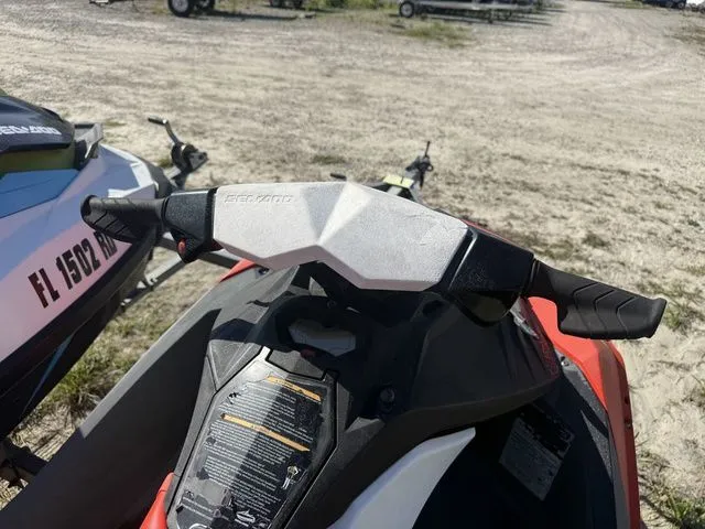 Slide: The Image of Sea-Doo Spark 3-Up Rotax 900 HO ACE Ibr & Convenience Pkg 2016 - 10