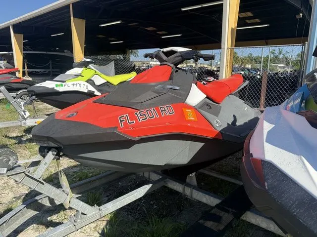 Slide: The Image of Sea-Doo Spark 3-Up Rotax 900 HO ACE Ibr & Convenience Pkg 2016 - 3