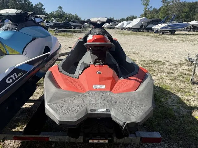 Slide: The Image of Sea-Doo Spark 3-Up Rotax 900 HO ACE Ibr & Convenience Pkg 2016 - 5