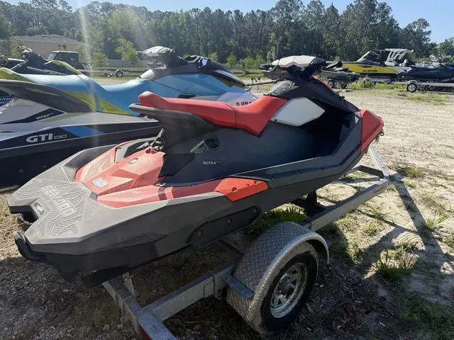 Slide: The Image of Sea-Doo Spark 3-Up Rotax 900 HO ACE Ibr & Convenience Pkg 2016 - 6