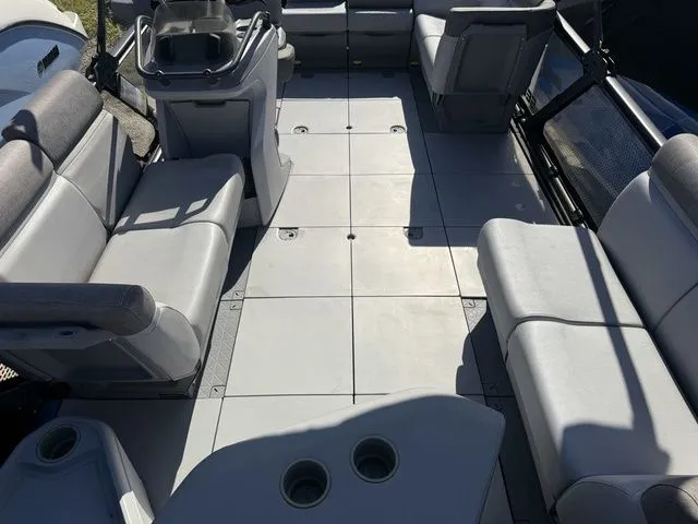 Slide: The Image of Sea-Doo Switch Cruise 18 2023 - 13