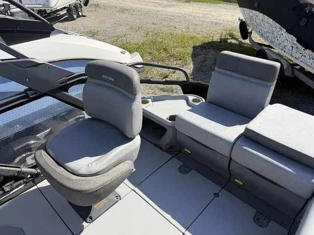 Slide: The Image of Sea-Doo Switch Cruise 18 2023 - 15