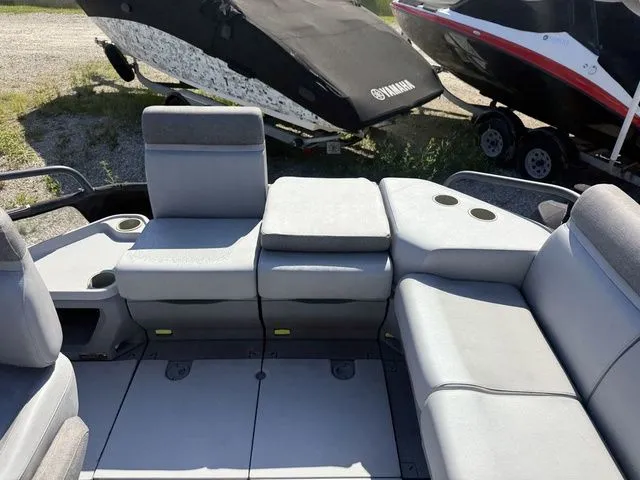 Slide: The Image of Sea-Doo Switch Cruise 18 2023 - 16