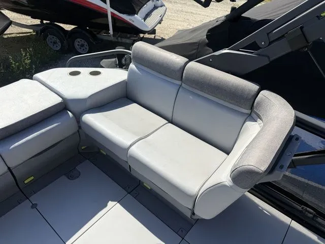 Slide: The Image of Sea-Doo Switch Cruise 18 2023 - 17