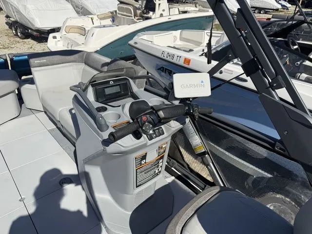 Slide: The Image of Sea-Doo Switch Cruise 18 2023 - 18