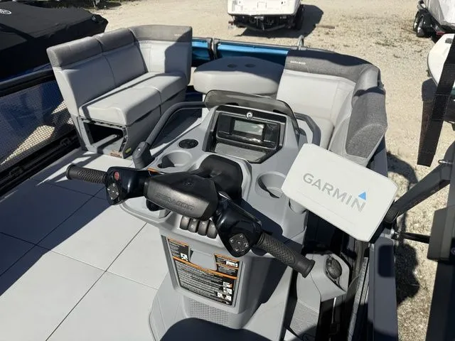 Slide: The Image of Sea-Doo Switch Cruise 18 2023 - 19